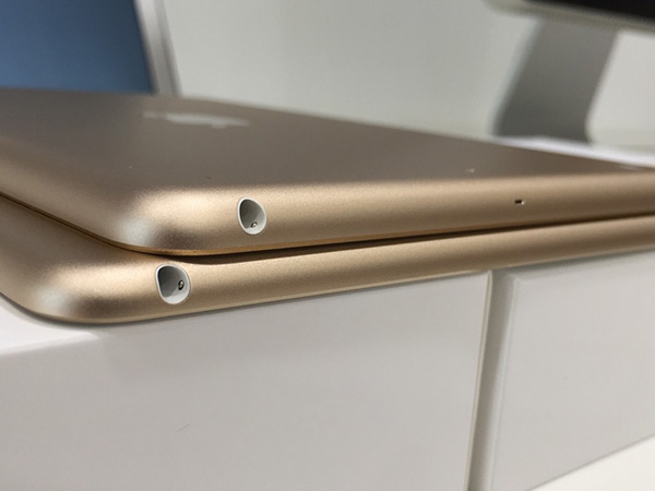 iPad Mini 3 （上）跟 iPad Air 2（ 下）的 3.5 mm 耳機插孔