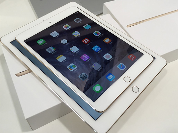 iPad Mini 3 （上）跟 iPad Air 2（ 下）正面尺寸比較