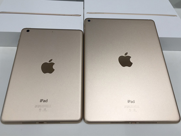 iPad Mini 3 （左）跟 iPad Air 2（ 右）機身背面尺寸比較