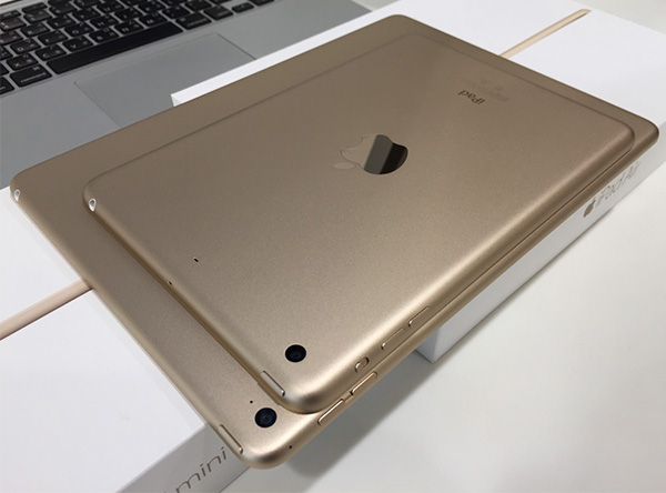 iPad Mini 3 （上）跟 iPad Air 2（ 下）機身背面疊疊樂