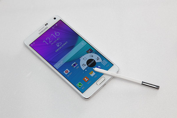 Samsung GALAXY Note 4(32G)/24,900元。搭配各家電信業者指定方案,月付1,336~1,399元,手機7,990元起。
