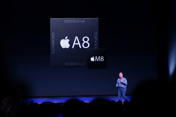 外界熱議蘋果A9晶片倒底由三星還台積電生產。圖為今年發表的A8。（記者陳炳宏攝）