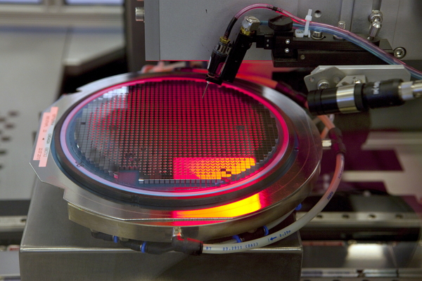 三星表示，新製程晶片的整體效能都得到提升。（彭博社）