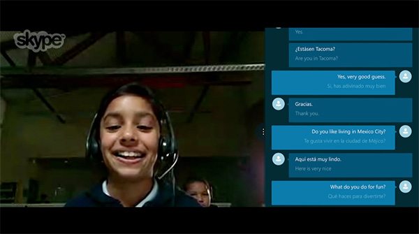 Skype Translator 除了會用模擬人聲即時說出翻譯外,在旁邊的視窗也會顯示翻譯前後的內容,畫面擷取自 Skype 官方影片