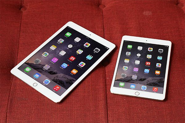 這次 iPad Air 2 (左)的升級幅度較大,iPad Mini 3(右)則僅有少部分進化