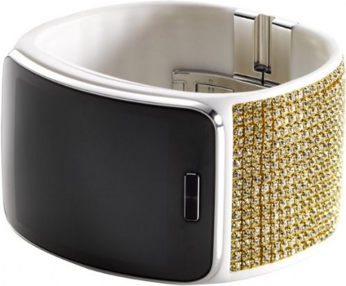 Samsung 早在 IFA 時就推出的 Gear S 智慧錶,具有獨立上網功能,建議售價 1萬 0990 元