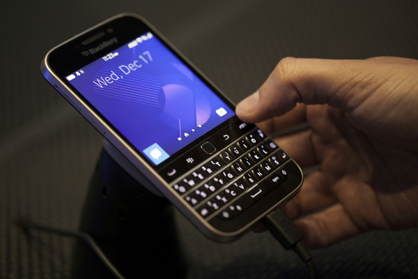 BlackBerry Classic搭載BlackBerry 10作業系統與3.5吋螢幕,螢幕空間比BlackBerry Bold 9900大上約60%。(彭博社)
