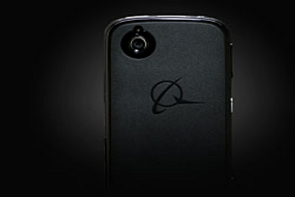 此款「Boeing Black phone」專為政府機構以及其他需要通訊與數據安全的機構所設,因此即使有錢也未必買的到。(圖片來源取自波音公司官網)
