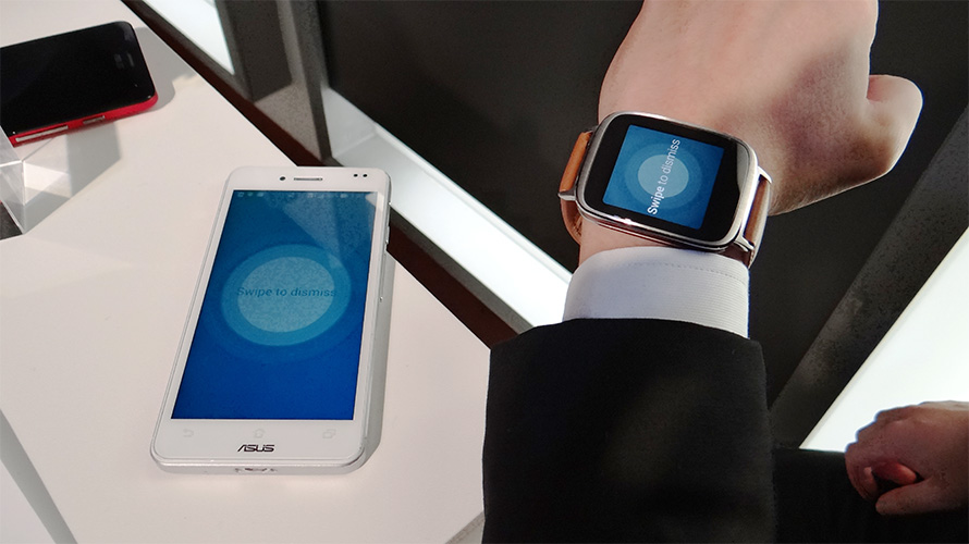 忘記手機放在何處時,利用 ZenWatch 能讓手機發生提醒聲音。(記者吳佩樺攝)