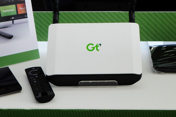 Gt 亞太電信今天正式開台,開台記者會展出行動 4G 基地台,只要插電就可提供寬頻,不用再佈線,已經達到最後一哩。(記者陳炳宏攝