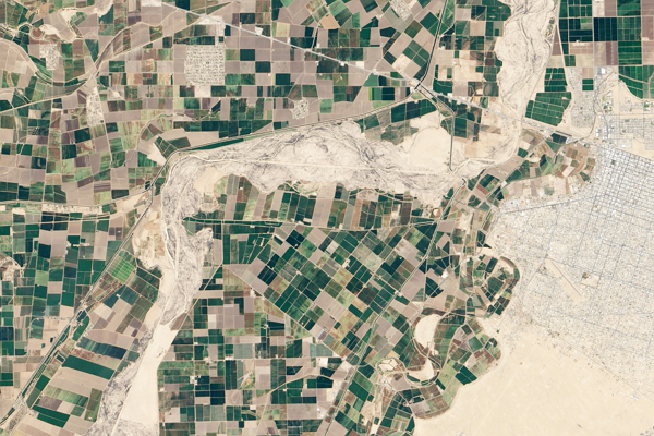 (攝影:Landsat 8 衛星,2014 年 4 月 16 日。)