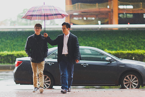 Uber 在台灣推出以平價車款服務的 UberX,引起許多爭議,畫面擷取自 Uber 網站
