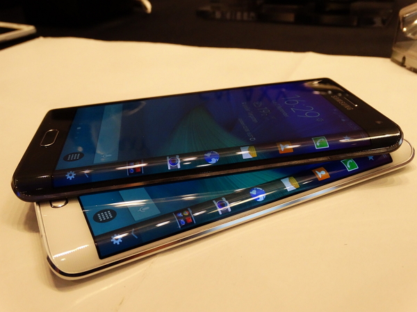 三星發表了相當吸睛的側邊曲面螢幕「Galaxy Note Edge」,如今傳出小米也將跟進。(資料照,三星提供)