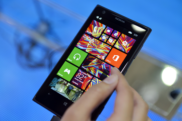 Windows Phone 只有 34 萬種 APP,比 Apple 和 Google 少得可憐。(彭博)