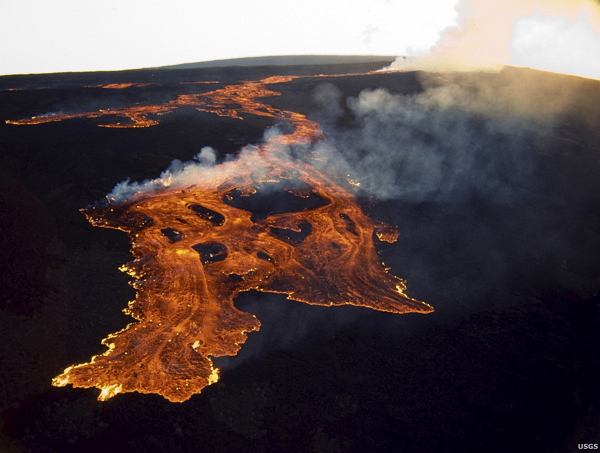 巴達本加火山爆發,創造出一個面積達 32 平方英理的熔岩流區,創 1783 年拉基火山(the Laki eruption)爆發以來面積最大的熔岩流區。(法新社)