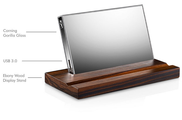這款走時尚風的LaCie Mirror USB 3.0 外接硬碟,外殼材質採用康寧(Corning)的兼具美觀與堅硬的「Gorilla Glass」。(圖片來源取自LaCie官網)