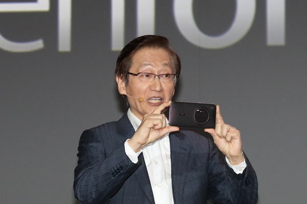 除了 ZenFone 2 之外, ASUS 今天也發表了主打三倍光學變焦的 ZenFone Zoom。