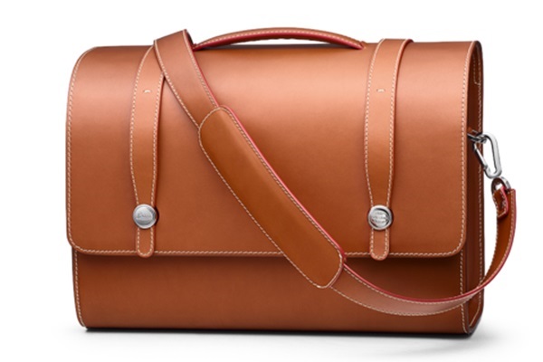 Schedoni for Leica 皮革相機包，建議售價新台幣 144,000 元，全球限量 100 個。