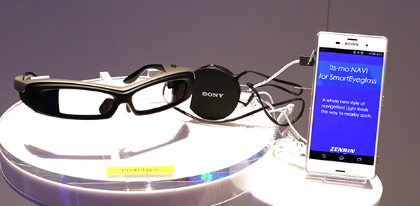SmartEyeGlass 並無法獨立運作,而是要跟其他主要裝置(目前是 Android 手機)搭配後才可使用