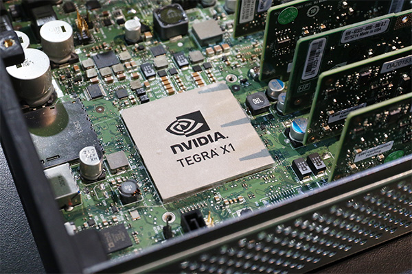 nVIDIA DRIVE 採用最新的 Tegra X1 處理器,可說是目前效能最強的行動運算平台