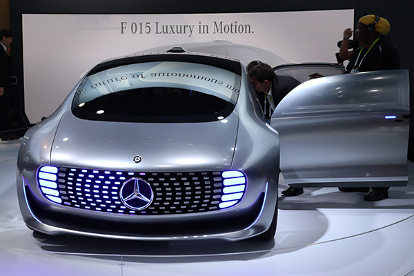 Mercedes-Benz 以 F015 Luxury in Motion 概念車展示無人駕駛技術