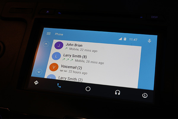 在換接 Android 手機後,就換成了 Android Auto 介面