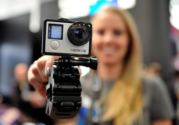 GoPro 股價聞訊嚇跌,一度重挫 15%。(彭博社)