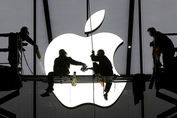 為了支持Apple Watch的銷售,Apple正在計劃重組部分的零售商店。(圖片來源/路透)