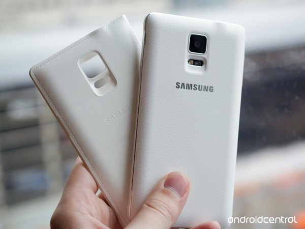 皮套上的浮水印與 Galaxy Note 4 的型式完全相同,因此裝上保護套後其原本的風格、特色,以及顏色並不會有所改變。(圖片來源/)