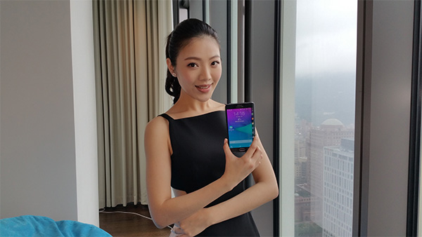 Note Edge 室內人像實拍照,HDR 開啟,使用閃光燈