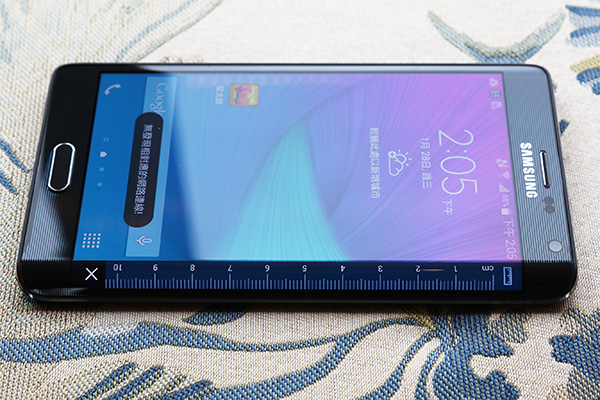 Samsung 還加入了平常會用的小工具,像是量尺等