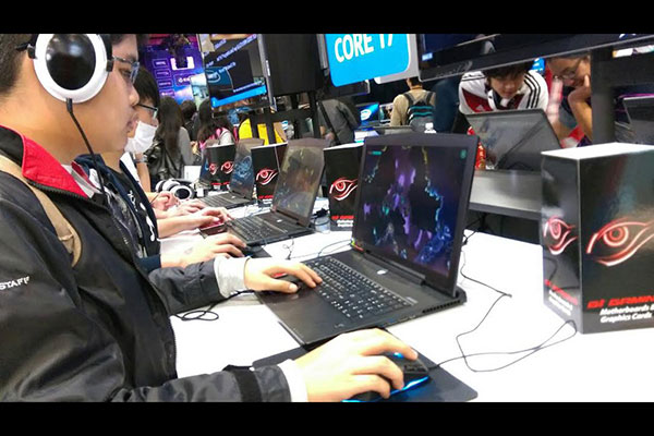 Intel 首場 IEM 電競賽引爆電玩展  AORUS 電競筆電震撼體驗