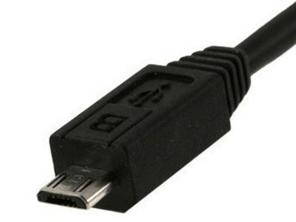 用戶可以使用任何一款micro-USB電源線來為Android手機充電。(圖片來源/Business Insider)