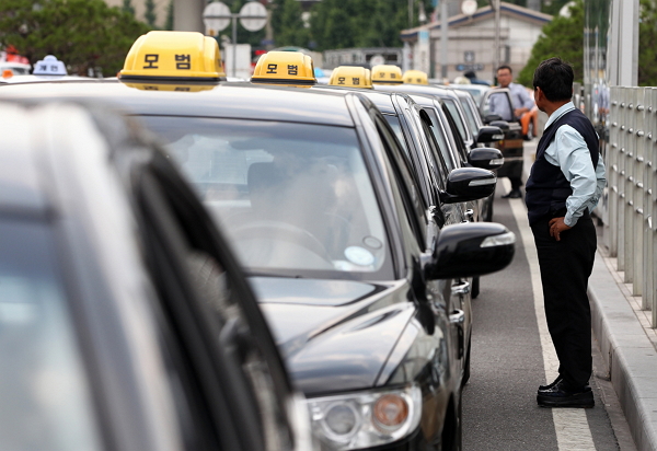 不過據傳南韓政府並沒有打算與 Uber 討論這一提案,該國合法計程車似乎也鬆了一口氣。(圖片來源/彭博)