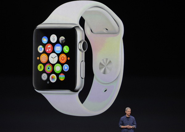 日前蘋果才正式宣佈 Apple Watch 將在四月份發售,如今 Swatch 又宣佈要在跟 Apple Watch 差不多的時間點推出自家智慧手錶,難道是衝著蘋果而來?(圖片來源/彭博社)