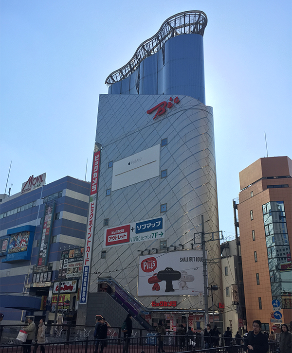記者選擇回到橫濱車站附近的 Bic Camera 橫濱西口店選購,以免提得太遠