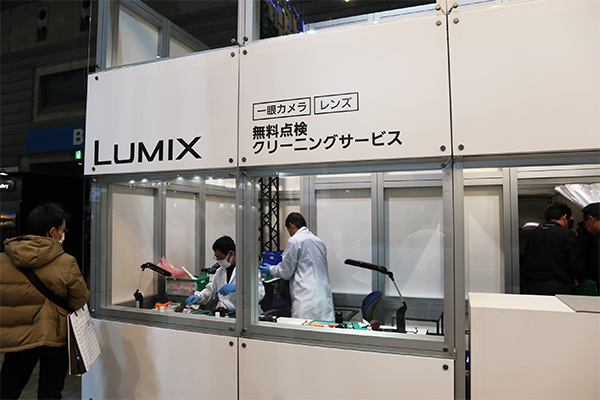 Panasonic 也在展場內提供了免費的相機清潔服務
