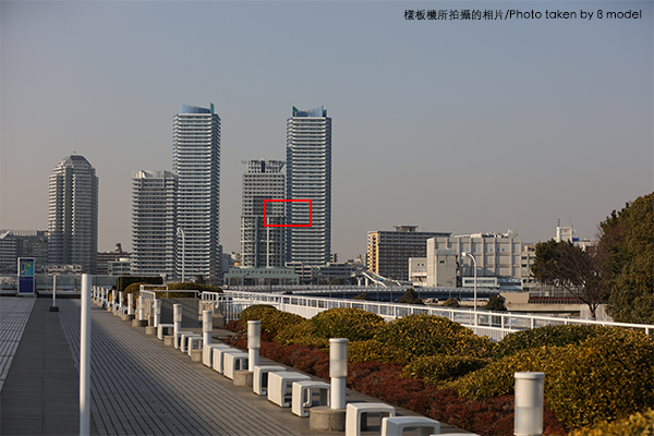 原來取景範圍大小，中央方框為對焦點所在區域