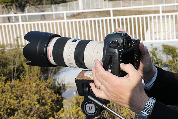 對焦方式則採用 LiveView 的方式，利用螢幕進行手動對焦，避免失焦