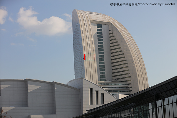 原來取景範圍大小，中央方框為對焦點所在區域