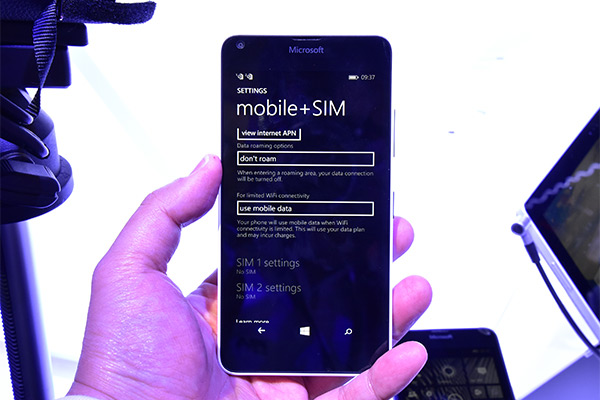 採用雙卡雙待設計