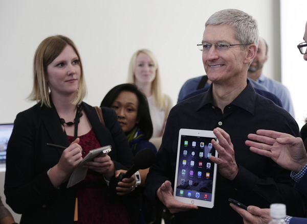這次蘋果竟然打算在 iPhone 6S 中加入內建的蘋果 SIM 卡。去年 iPad Air 2 發表時,就推出了內建的 Apple SIM。(美聯社)