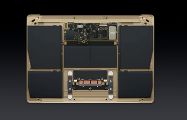 Macbook 機身內部滿滿的都是電池配置
