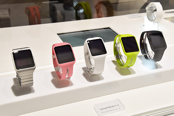 建議售價訂在 9900 元的價格,以 Android Wear 智慧手錶來說,這樣的定價可說是相當高昂。(記者陳宜豐攝)