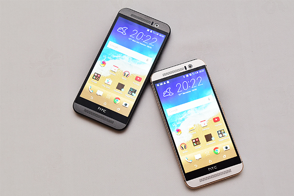 HTC 這次推出三款主要顏色,包括金鑽銀、靚絲灰與耀眼金三種顏色。(圖中為 金鑽銀、靚絲灰
 二色)
