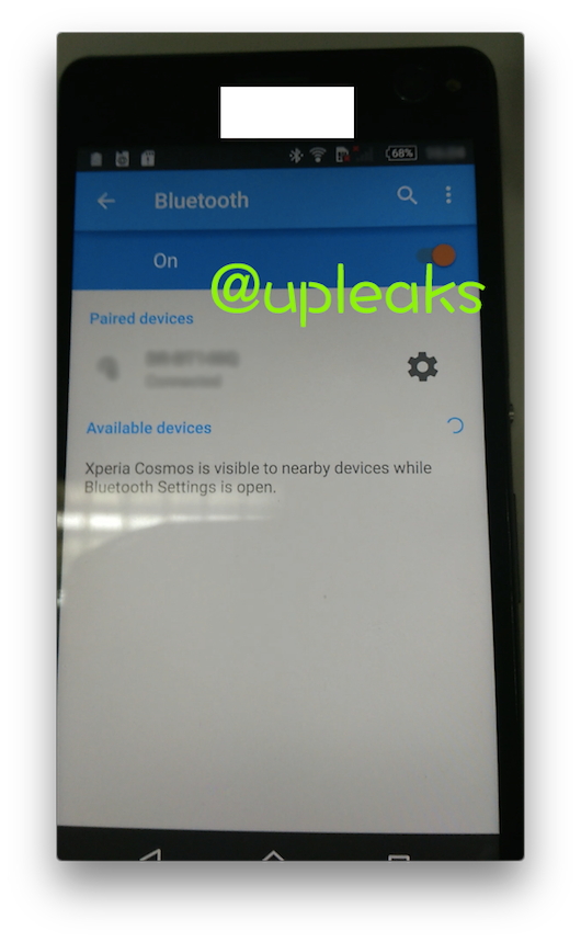 藍牙的裝置名稱顯示為「Xperia Cosmos」,外觀除了很明顯的前置鏡頭外,前置閃光燈更是焦點。(圖片來源/@upleaks的推特)
