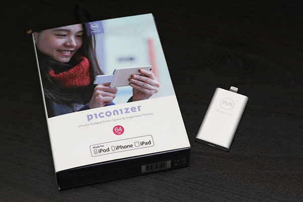 針對 iOS 裝置的容量需求問題，maktar 團隊推出了 Piconizer 口袋相簿備份裝置
