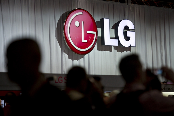 就是不跟你們一樣咧！LG G4 將持續採用塑料外殼