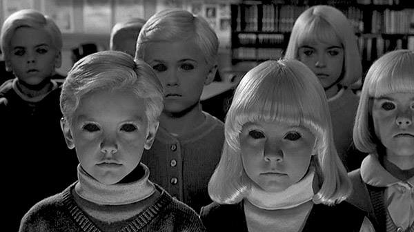 啊...怎麼讓人不禁想起毛骨悚然的黑瞳小孩(Black Eyed Children)傳說...(抖)(圖片取自網路)