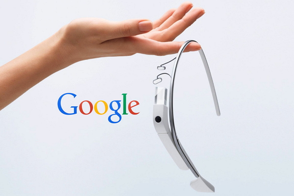 近日Google董事長Schmidt才大聲疾呼:「Google眼鏡不死!Google眼鏡不死!Google眼鏡不死!」(很重要所講三遍)(圖片來源/Google Glass)